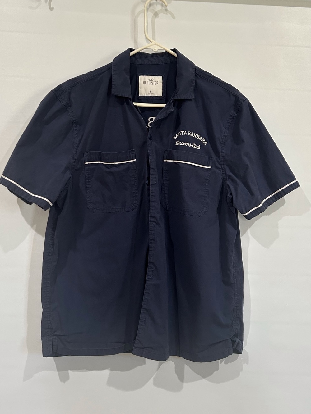 Hollister Men’s Navy Medium Short-Sleeve Button-Down with White Trim